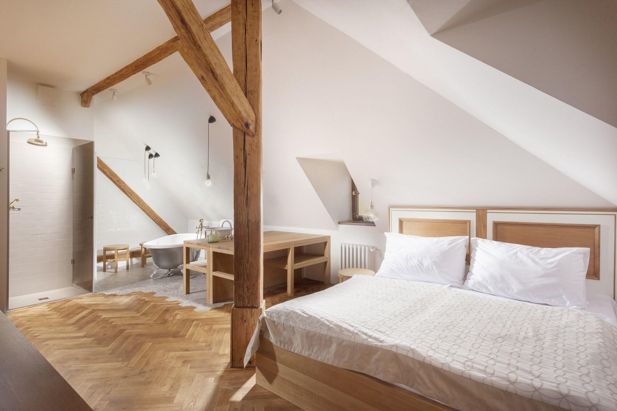 Hotel At The Golden Scissors Прага Екстериор снимка