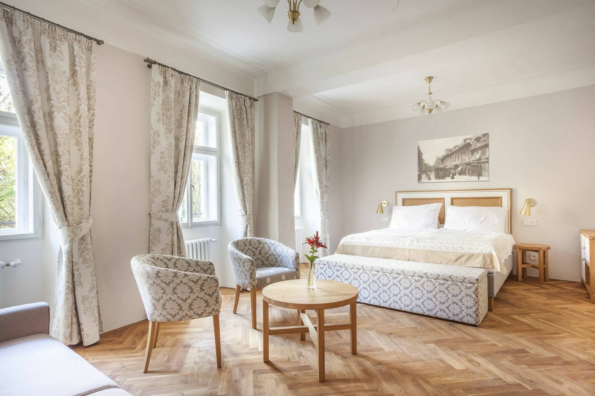 Hotel At The Golden Scissors Прага Екстериор снимка
