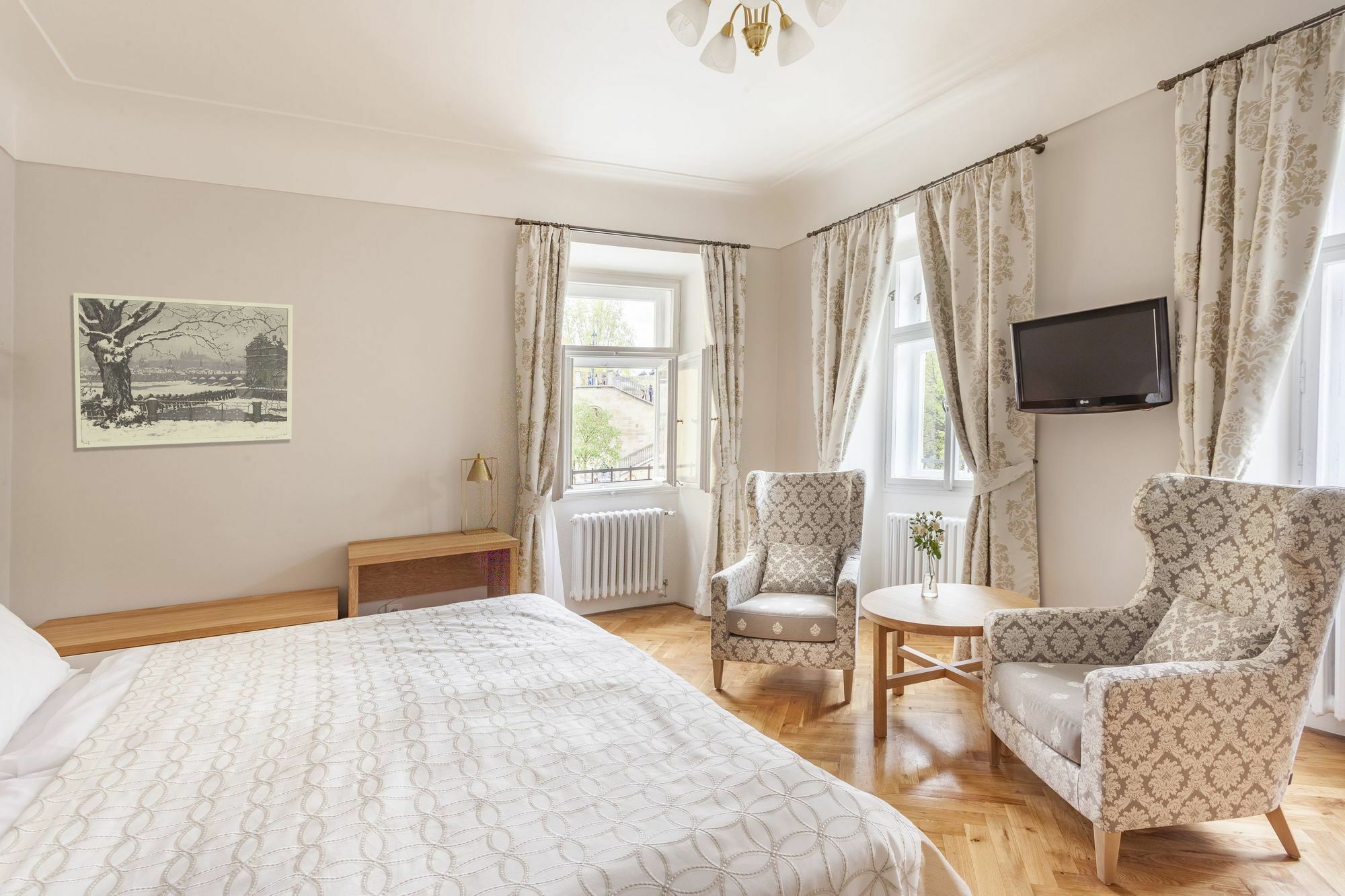 Hotel At The Golden Scissors Прага Екстериор снимка